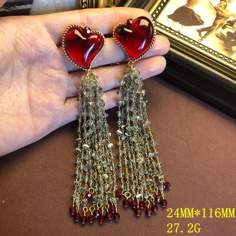 

Модные серьги с кисточками и стразами, универсальные, золотистые, подчеркивающие индивидуальность.