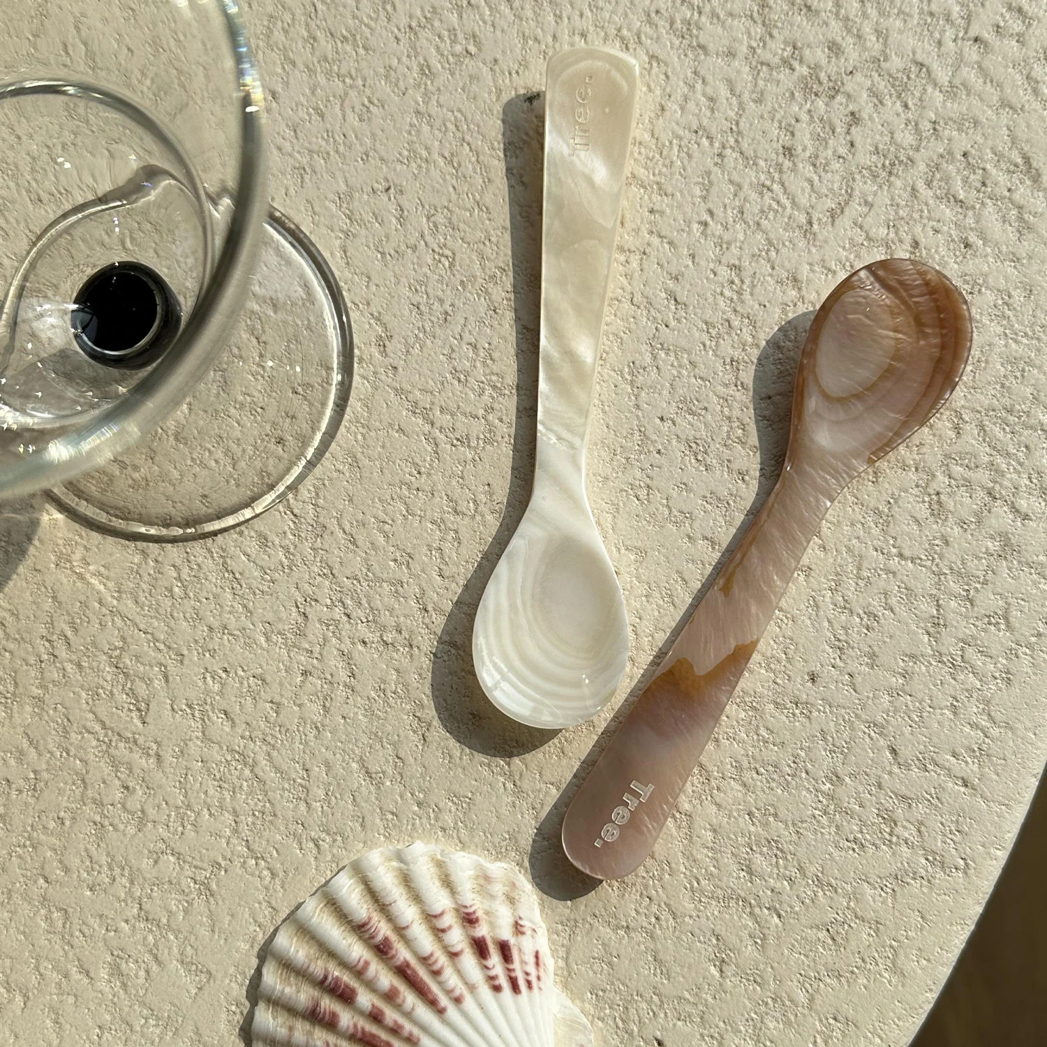 

Tree Natural Shell Spoon, Pure Handmade Coffee Spoon, Mother-Of-Pearl Stirring Spoon for Ice Cream, Dessert, and Tea