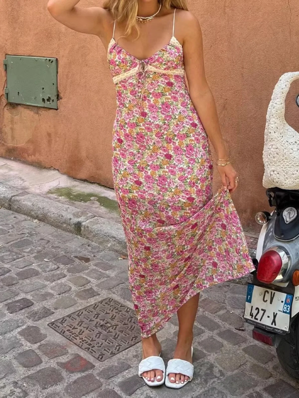 Obraz olejny z dziką różą Midi Dr, taliowana, dopasowana, z kwiatowym nadrukiem, Vaion Sle V-Ne Svel, damska moda Faion Dr