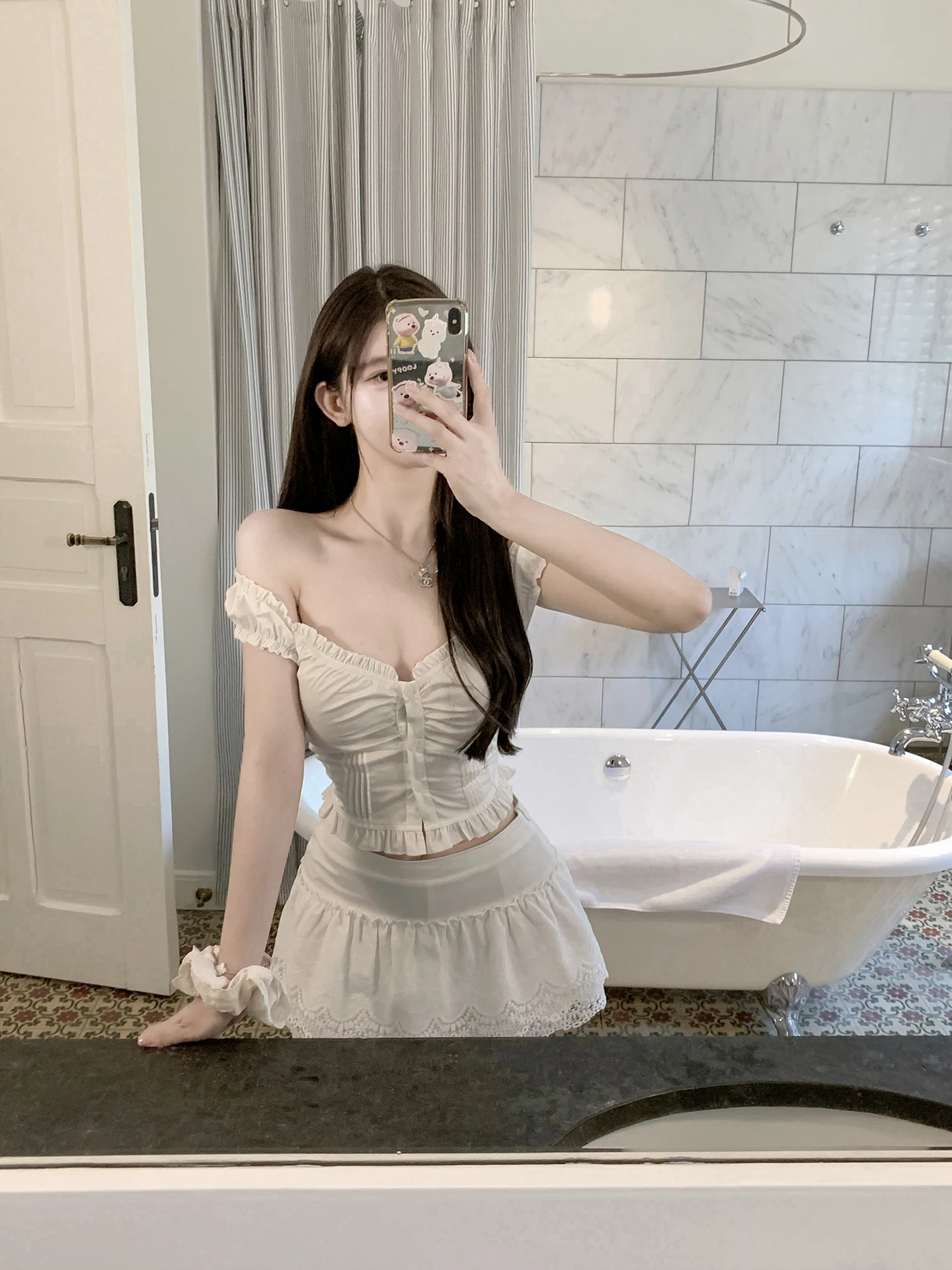 

RuoYu Sexy White Flower Short Top Women Pure Desire One Shoulder Strap Heavy Embellishment Pleated Cotton Blend Summer Shirt