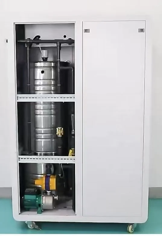 مولد مياه مزيل الأيونات عالي السعة يقدم تدفقًا مستمرًا 250LPH مع نظام مضخة فعال ومحتوى أيون بسيط