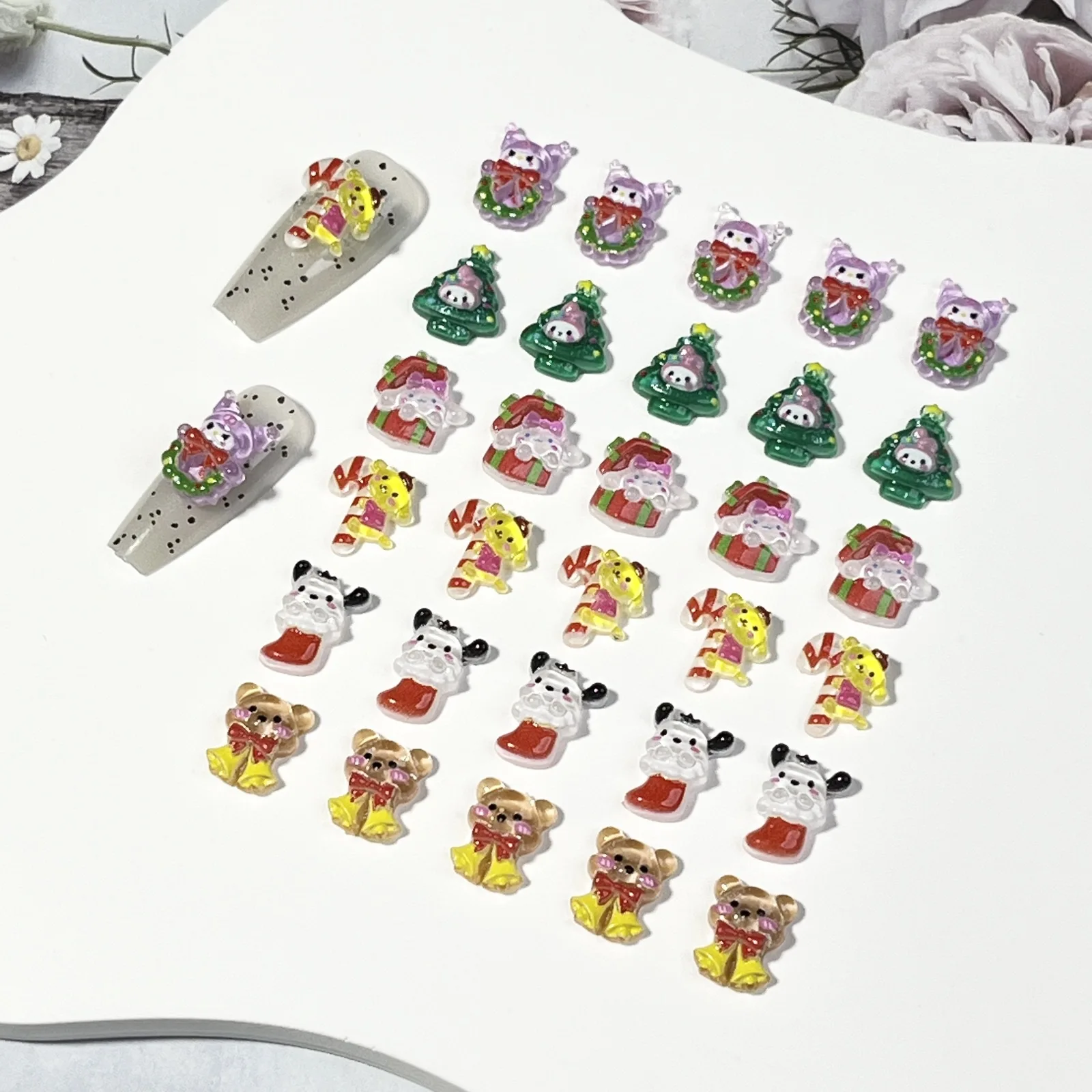 20 piezas nuevo patrón de Navidad Kuromi HelloKittys accesorios de uñas de dibujos animados gafas lindas amor KT gato arco DIY decoración de uñas