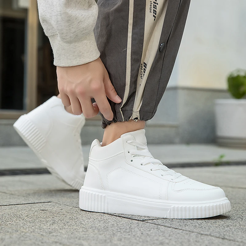 Men's Retro Street Sports Shoes Lightweight Four Season Skateboard Shoes Breathable Mens Walking Vulcanized Shoes Men's Sneakers