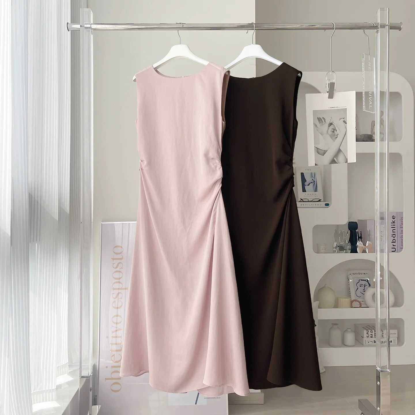 

Elegant Pleated Sleeveless Dress Drawstring round Neck Commute Slimming Waist H-Line Pure Color Korean Style Women's Dress
