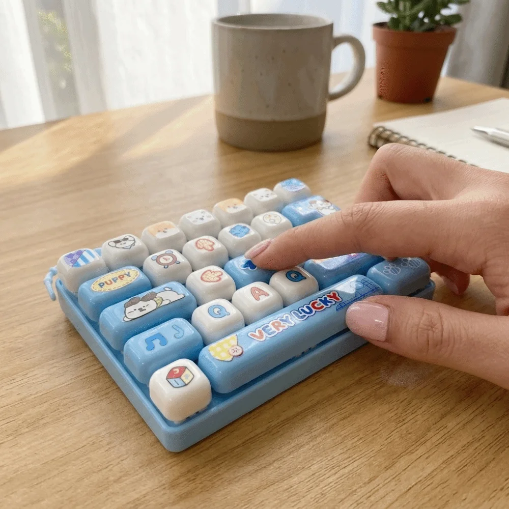 Creative Cute 26-Key Keycap Clicker Candy Color Plastic Keyboard Keychain Simulation Keyboard Fidget Keychain Bag Accessory
