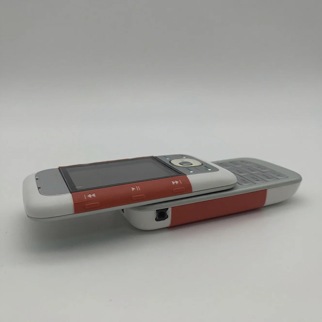 لوحة مفاتيح أصلية غير مقفلة 5300 بشريحة واحدة GSM 900/1800/1900 بلوتوث 860 مللي أمبير في الساعة للهاتف المحمول متعددة اللغات مصنوعة في فنلندا