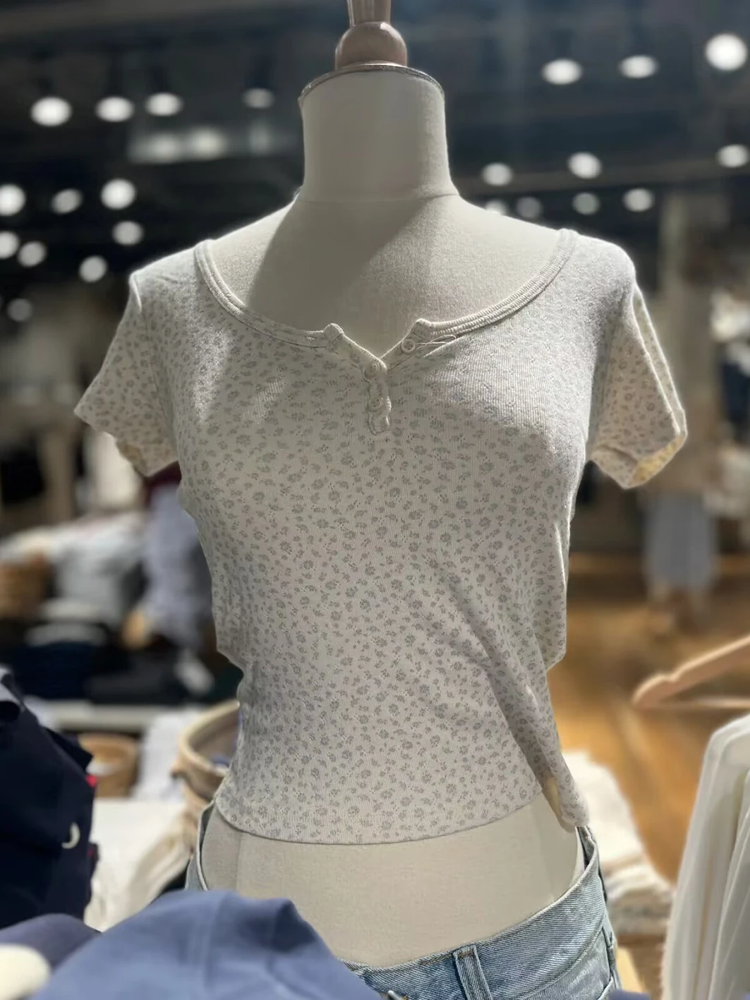 

New Eyelet Floral T-Shirt Summer Three Buttons O-Neck Short Sleeve Slim TShirt Casual Sweet Fashion Vintage Cotton Crop Top Y2k