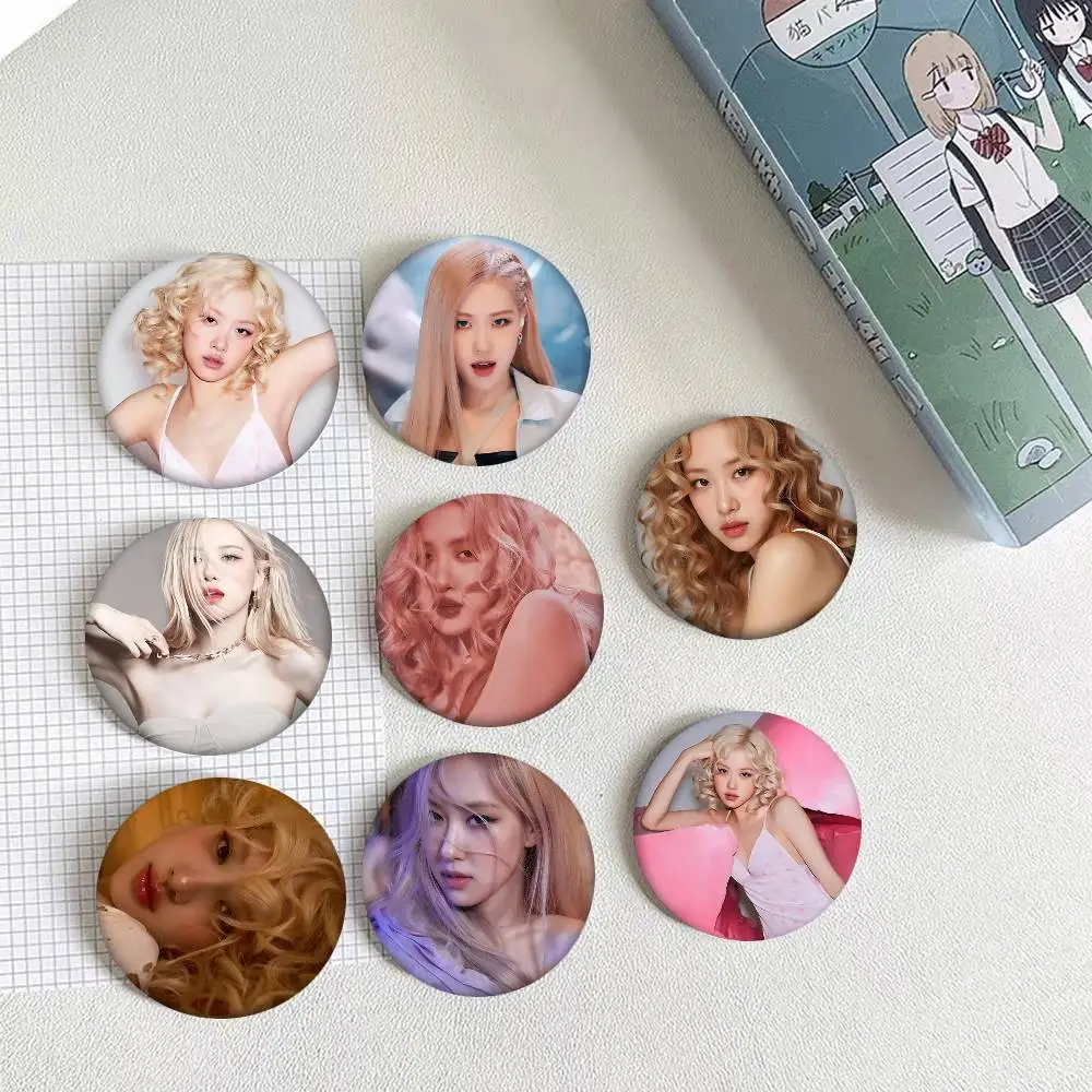 1 Stück koreanische Kpop Rose Cartoon-Stil Anstecknadeln für Rucksackdekoration, runde Emaille-Pins als Accessoires