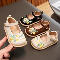 Scarpe piccole in pelle per bambini per ragazze Bao primavera e autunno 2024 scarpe da bambino con suola morbida ricamate per scarpe da principessa per ragazze