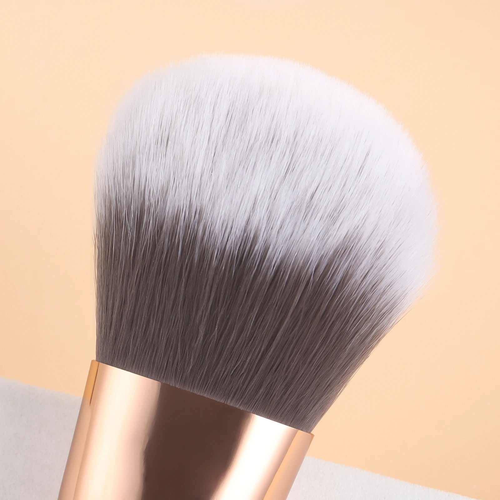 Blush Brush,1pcs	Wooden	Classic Round Fluffy Make facial makeup more delicate cream brush for Making Up Supply