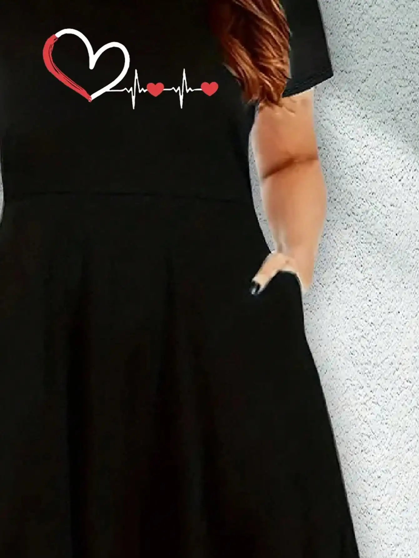 2026 Damen Vier-Jahreszeiten-Kleid mit 'Liebe auf den ersten Blick' und 'Herzschlag'-Aufdruck, Lässiges Loses Schwarzes Kurzarm-Kleid mit Großem Kurzem Rock – Detail 6