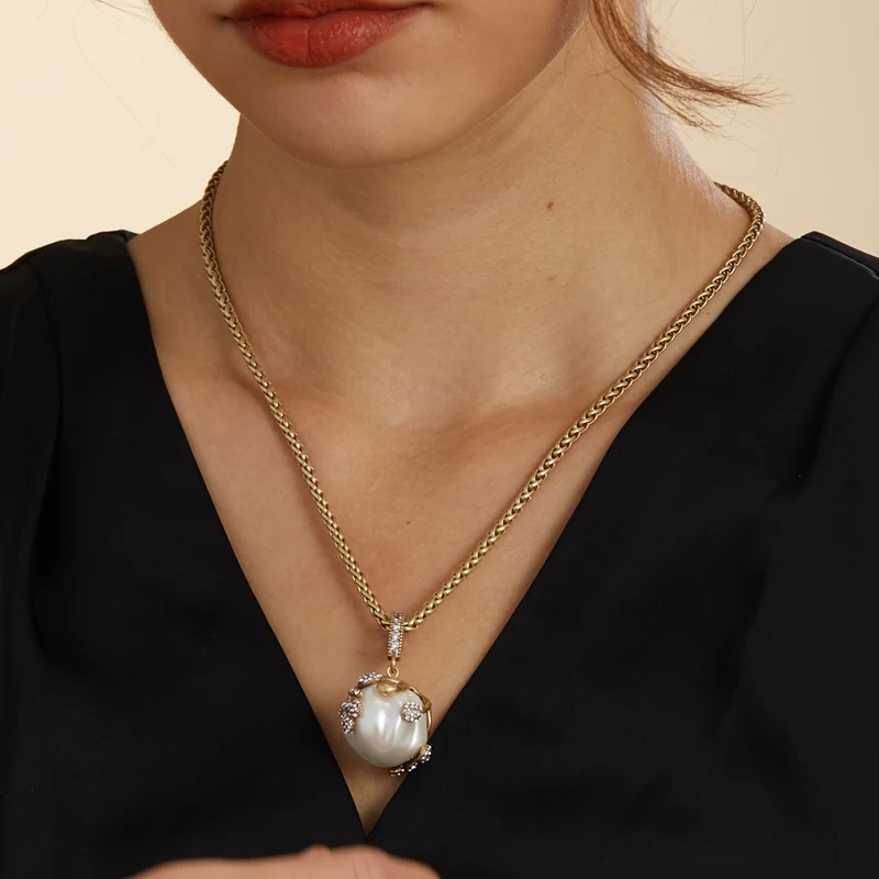 

Vintage Baroque Pearl Light Bulb Pendant Necklace Antique Gold Color Leaf For Women Jewelry Accessories Luxury Designer Bridal