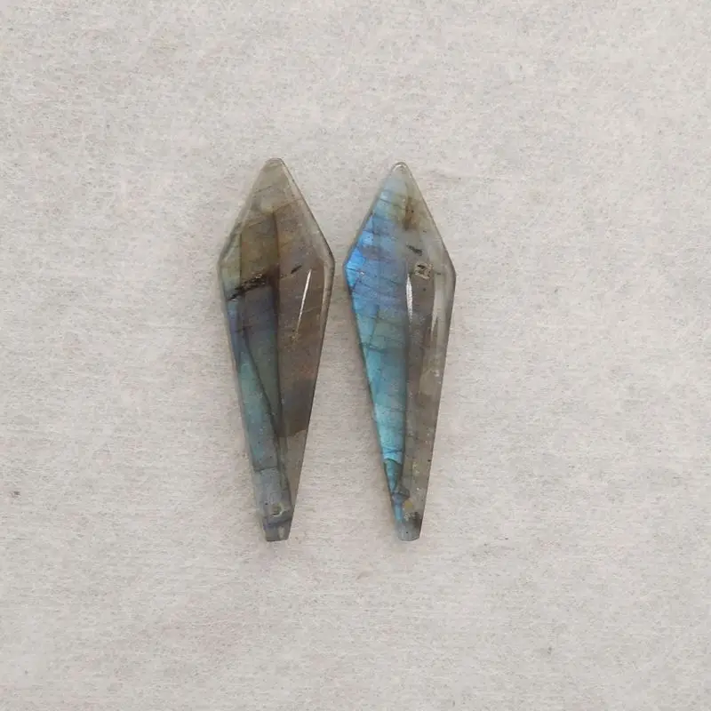 

2PCS Labradorite Kite-Shaped Pendants: Flashy Natural Stone Components for Artisan Jewelry Making 35x11x5mm-4.6g