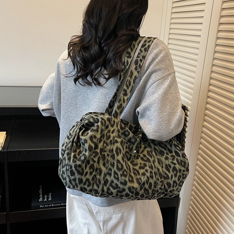 Leopardenmuster-Tragetasche für Damen, große Canvas-Umhängetasche, vielseitige Crossbody-Handtasche, Damen-Shopper-Tasche für Reisen, Arbeit und Alltag. – Detail 26