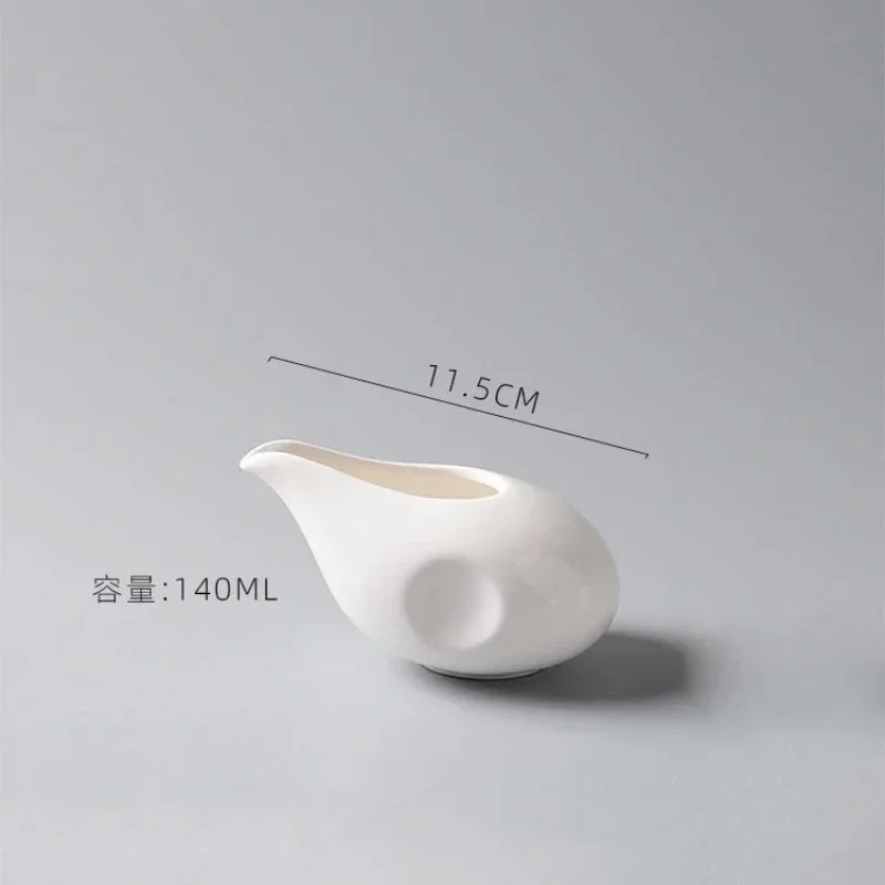 أباريق حليب القهوة الصغيرة المصنوعة من السيراميك المبتكر مع مقبض كوب حليب علبة حليب مطعم مرق قوارب أدوات مائدة متخصصة باللون الأبيض النقي