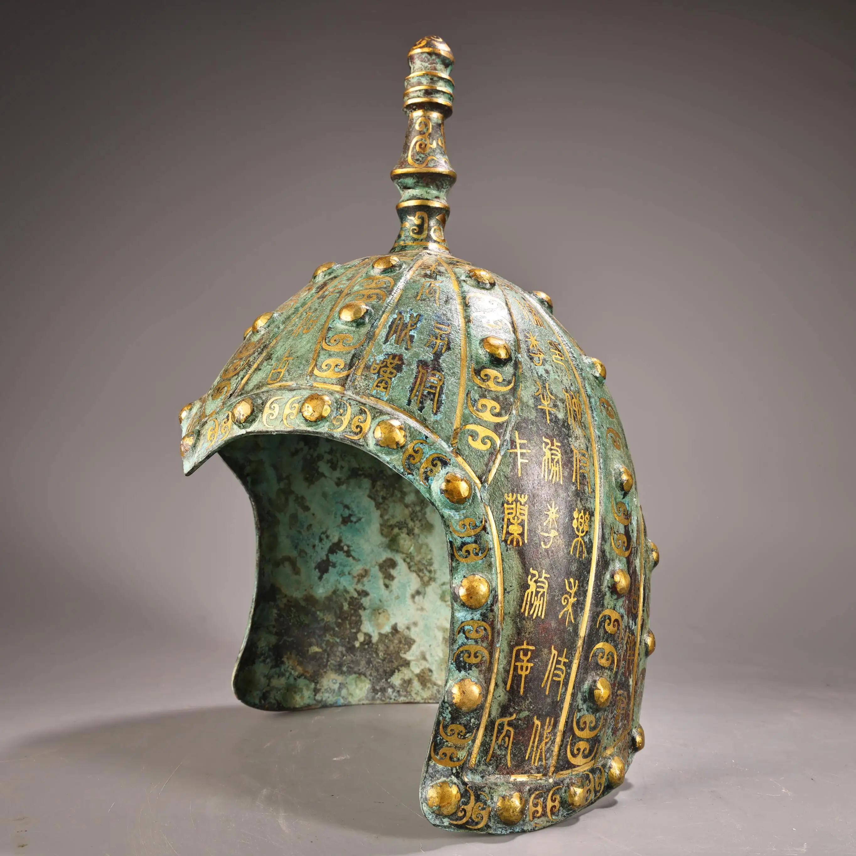 

Old Nepalese Folk Old Bronze Gilded Inscription pattern Unicorn General Helmet Warrior helmet Amass wealth Ornaments