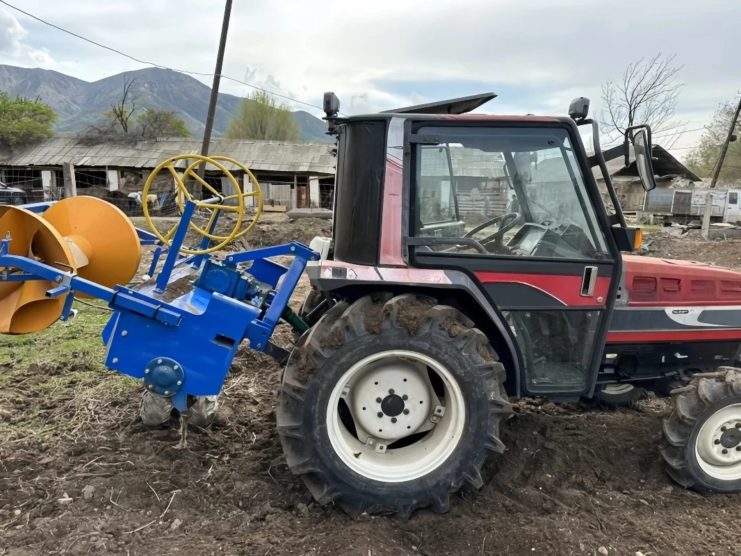 Farm Ridger Machine Cultivator Tractor 3 Point Mounted Vegetable Bed Maker Ridging Machine on Sale