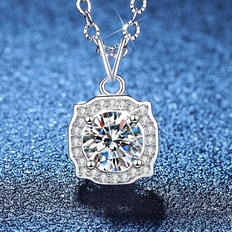 Moissanite Pendant Platinum PT950 18K Gold Necklace New Square Bag Simple Temperament Light Luxury Collarbone Chain for Women