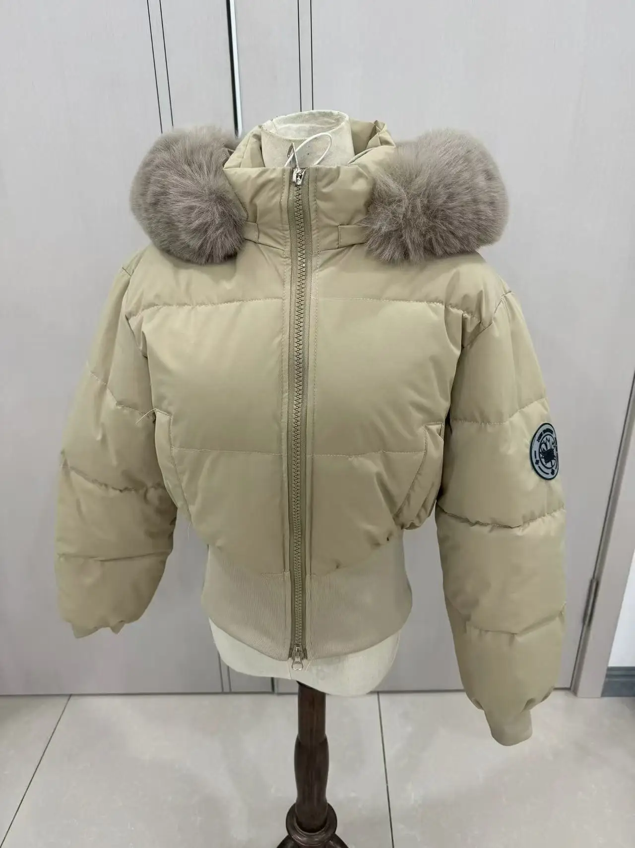Ladies Winter American Style Short Padded Jacket Faux Fur Hood Collar High Waist Slim Warm Outer Coat