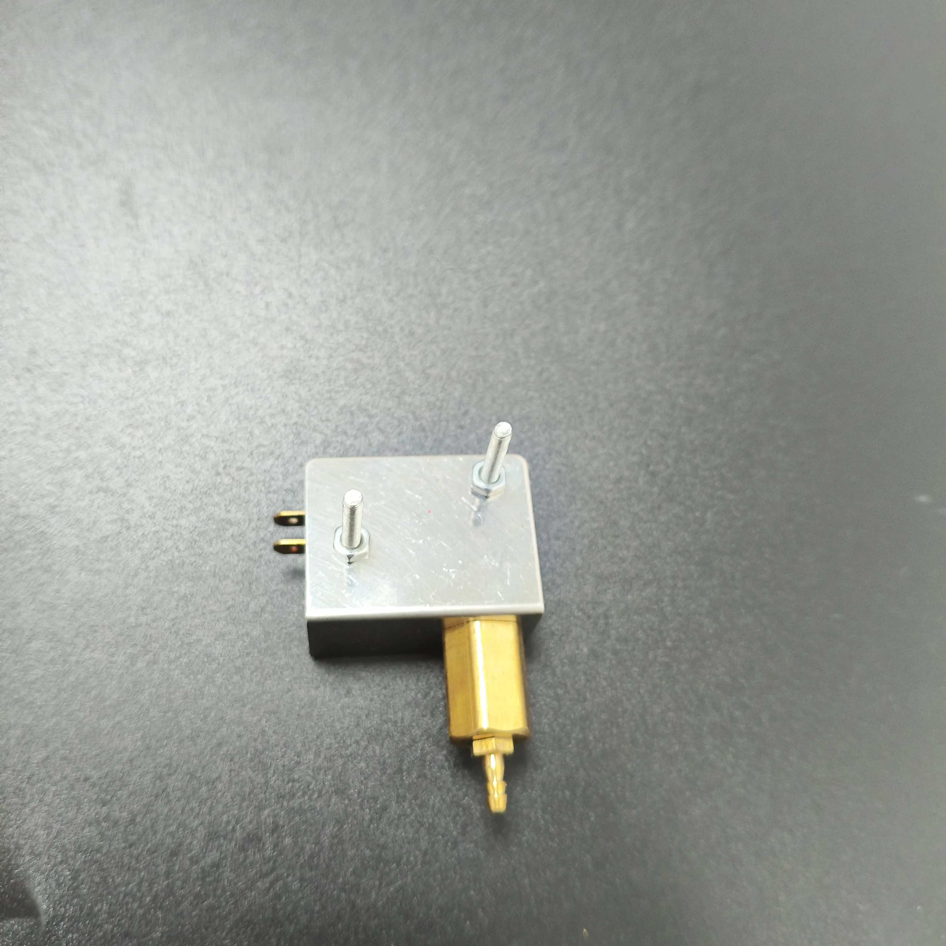 

Стоматологический клапан переключения воды, пневматическое электрическое управление включением/выключением для встроенного скалера, аксессуары для установки стула стоматологического блока