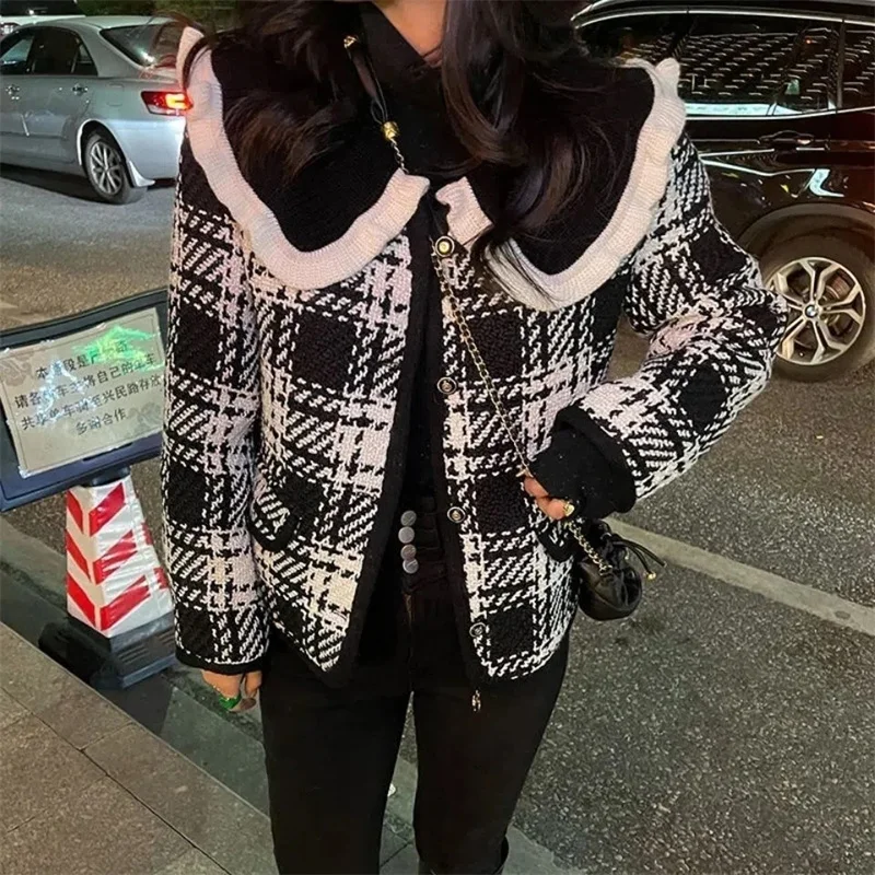 

Plus Velvet Thickened Small Fragrance Style 2022 New Winter Women Fashion Small Short Doll Collar Black and White Checkered Coat