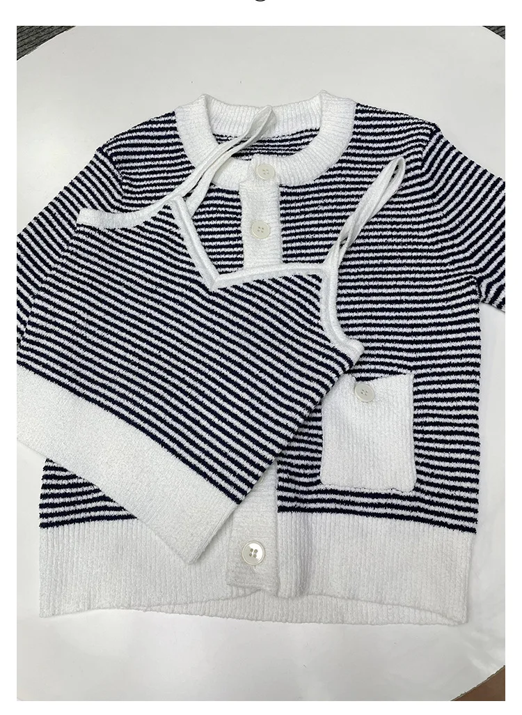

White knitted cardigan and Black with contrasting stripes, round neck, single breasted long sleeved top,2024 early spring new