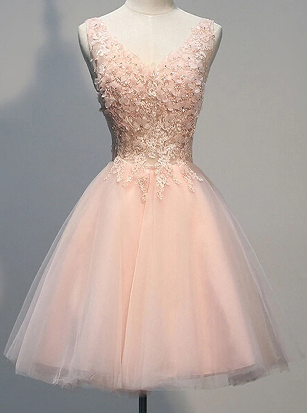 MisShow A-line Tulle Homecoming Dress Embroidered Bodice V Neckline Zipper Back with Floral Lace Knee Length Prom Party Gown