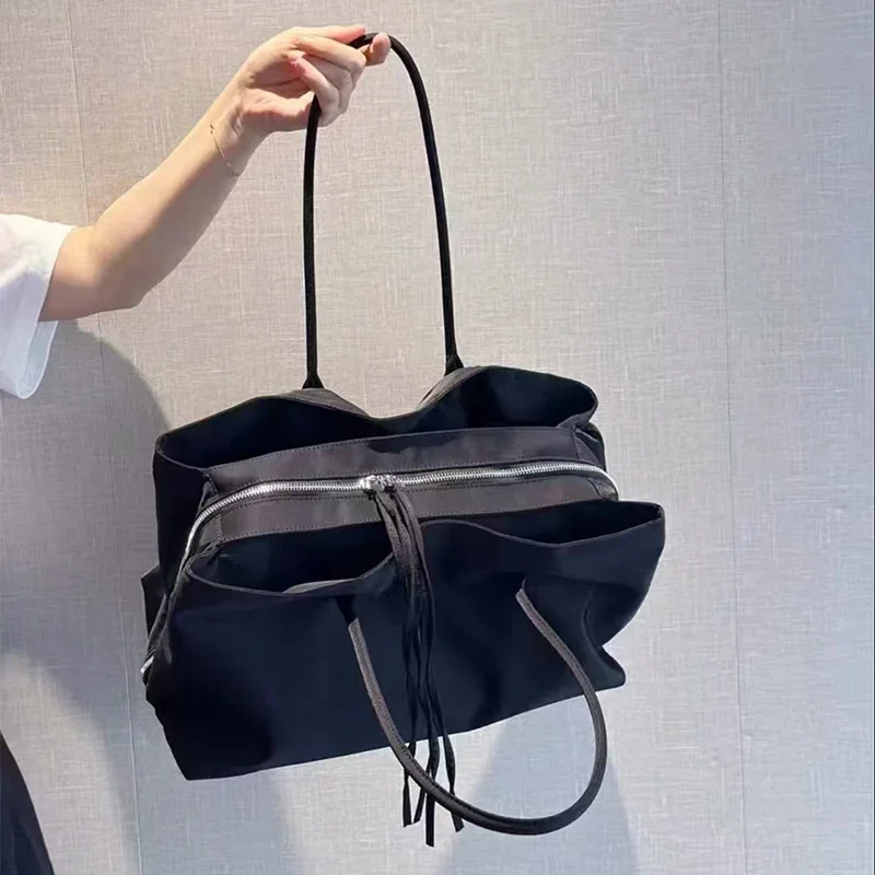 Koreanische schwarze Nylon-Handtasche, große Kapazität, minimalistische Damen-Einkaufstasche, modische Computer-Umhängetasche mit mehreren Fächern, Reisetasche – Detail 11