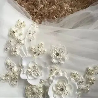 5Pcs Sew On White Flower Patches 3D Applique Beaded Flowers Patches For Clothing Bags Wedding Dress Appliques Parches DIY