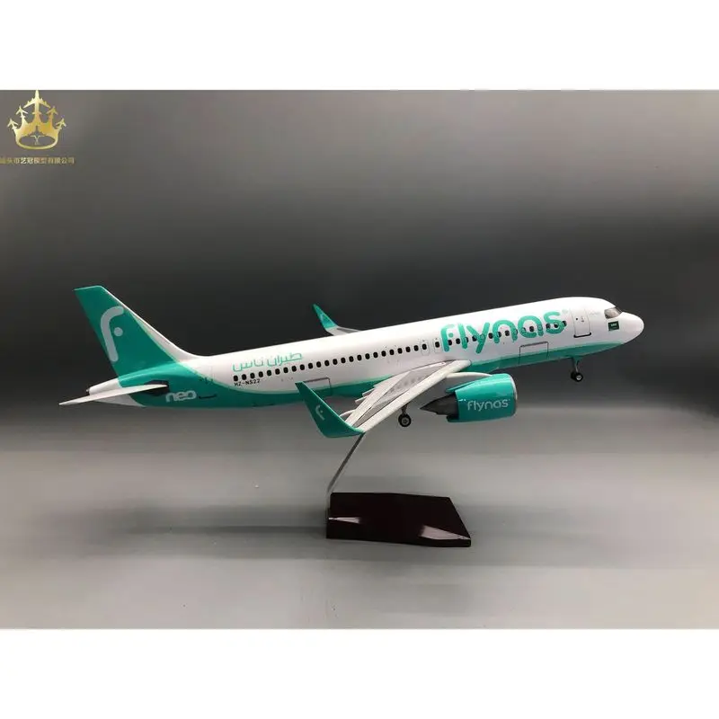

Модель самолета 320 Saudi Green Air, 47 см, со светом и колесами, статическая модель с имитацией деталей.