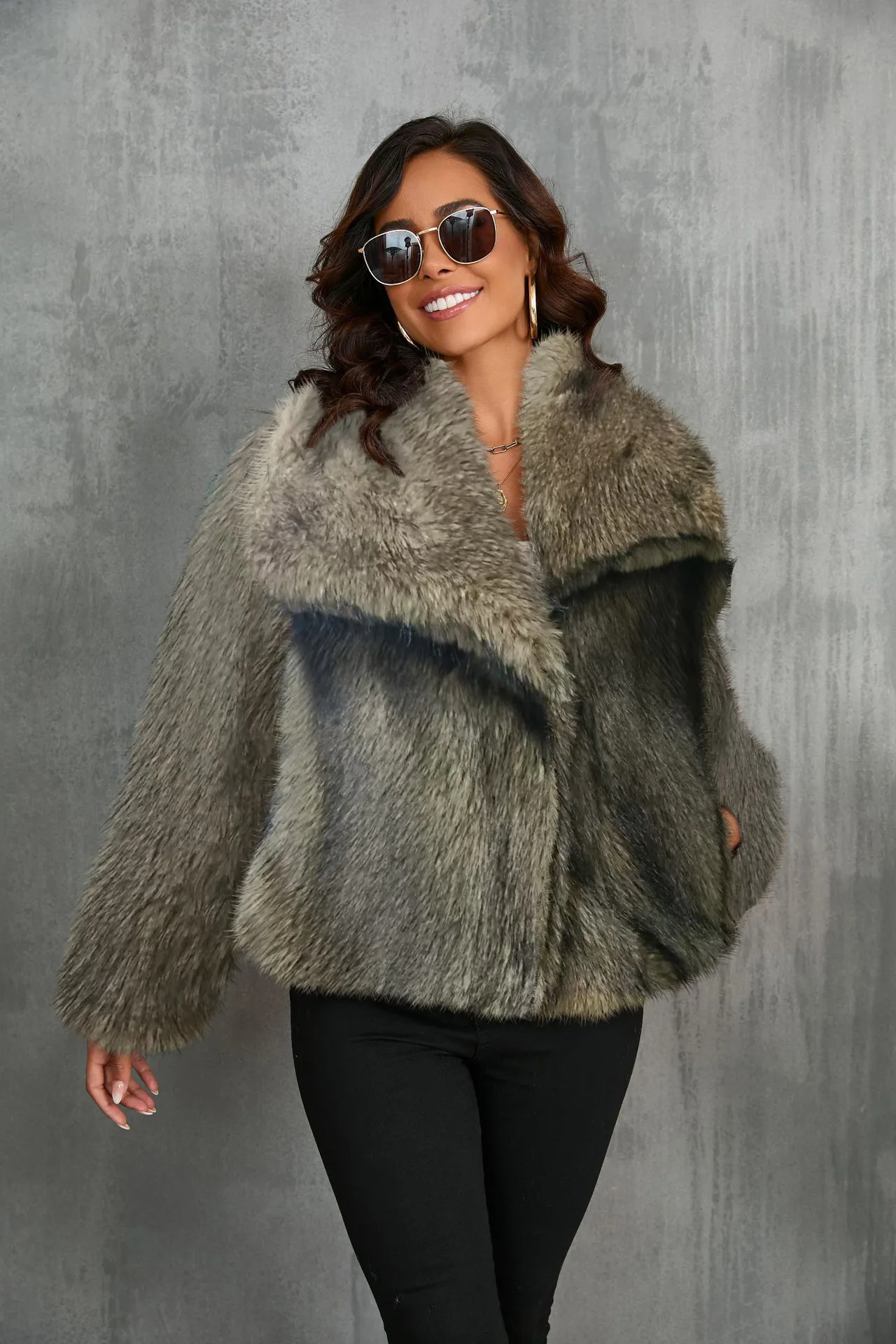 Women's Artificial Fur Coat with Large Lapel Short Fashionable Fox Fur Style Fluffy Plush Clothing for Ladies