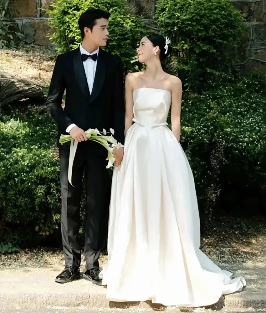 

Victoria Customized Graceful Satin A-Line 3D Bow Evening Dress High Quality Strapless Sleeveless Women Wedding Gowns.