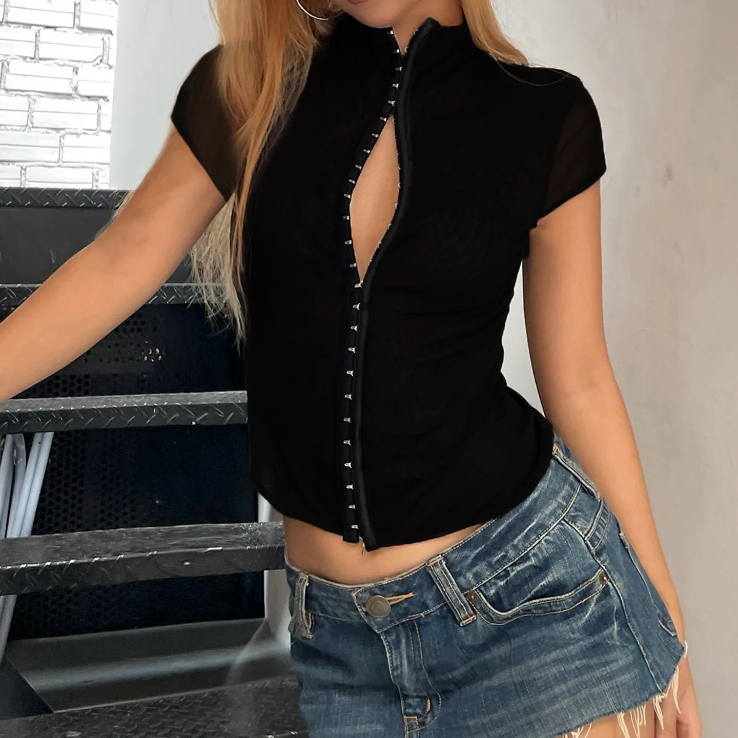 

2026 Summer New Sexy Slim-fit Sports Top Design Sense Black Breasted Hollow Short Sleeves