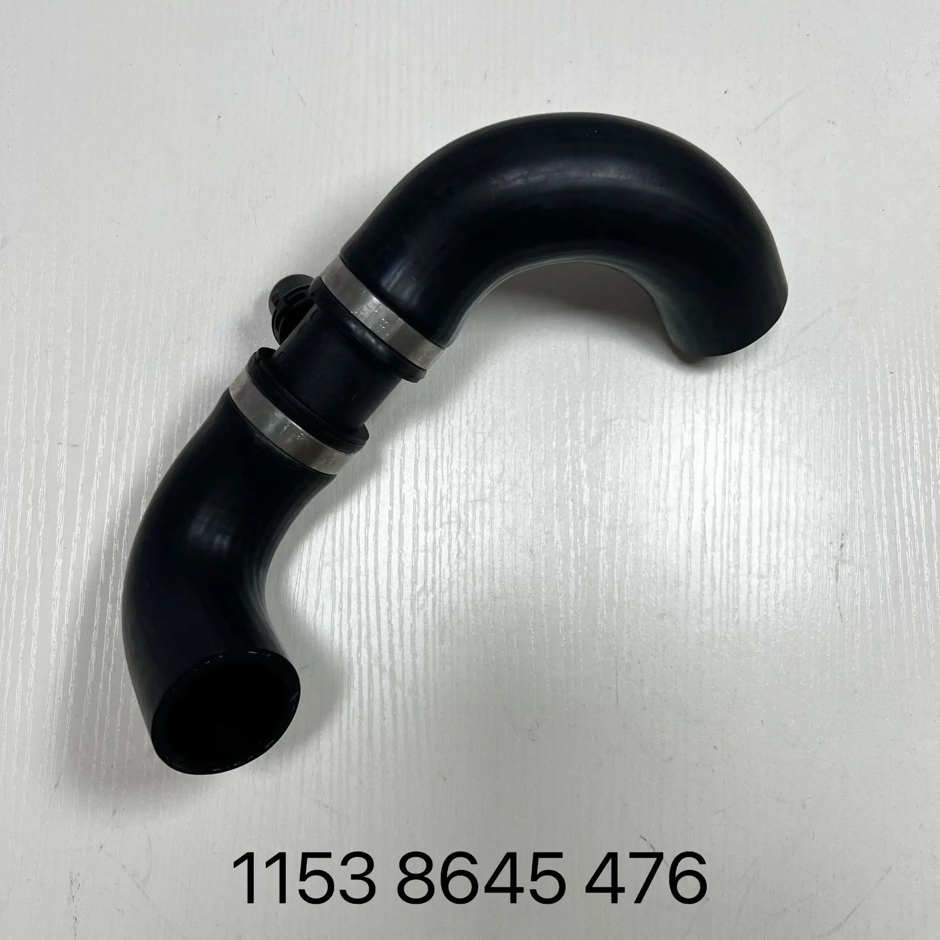 tuyau-de-turbocompresseur-de-pieces-automobiles-11538645479