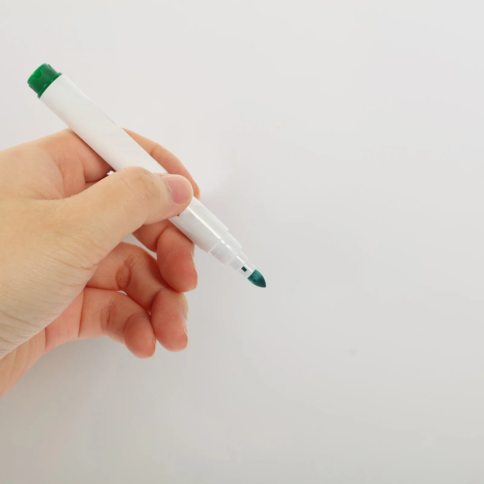 

12Pcs Whiteboard Markers Water Painting Pens Floating Erasable Dry Erase Markers for Kids School Use Water Pen