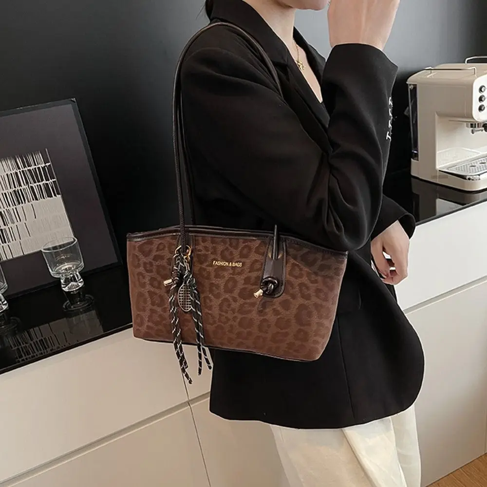Fashion Leopard Print Underarm Shoulder Bags Large Capacity Retro Tote Bag PU Leather Modern Design backpack Autumn and Winter