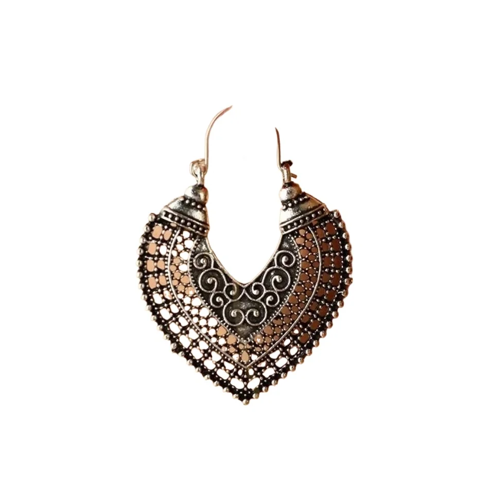 Palaces Style Hollow Weaving U Shaped Earrings Retro Bohemian Tassel Love Flower Leaf Wrapped Ear Accessories For Ladies Wear