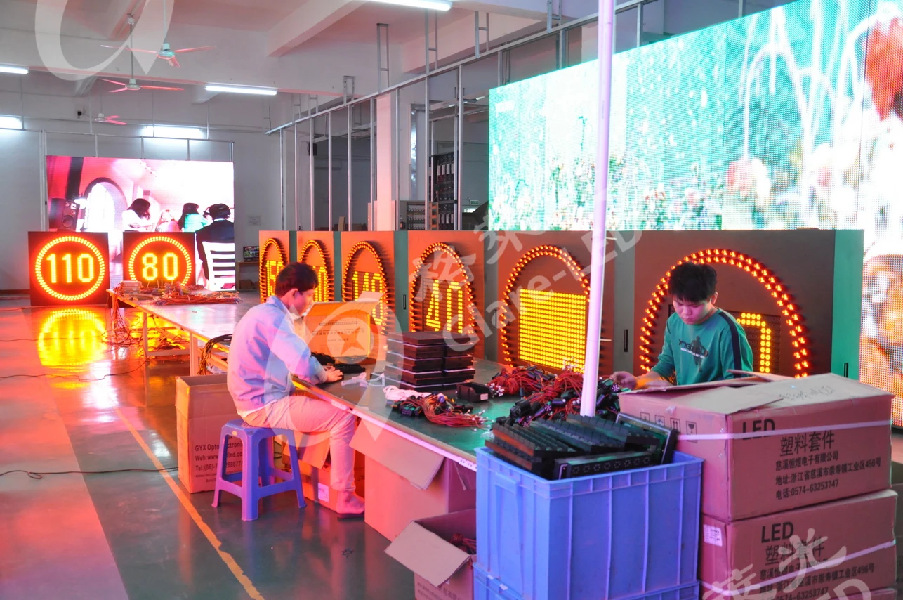 Sinal de Orientação de Tráfego com Controle de Faixa LED