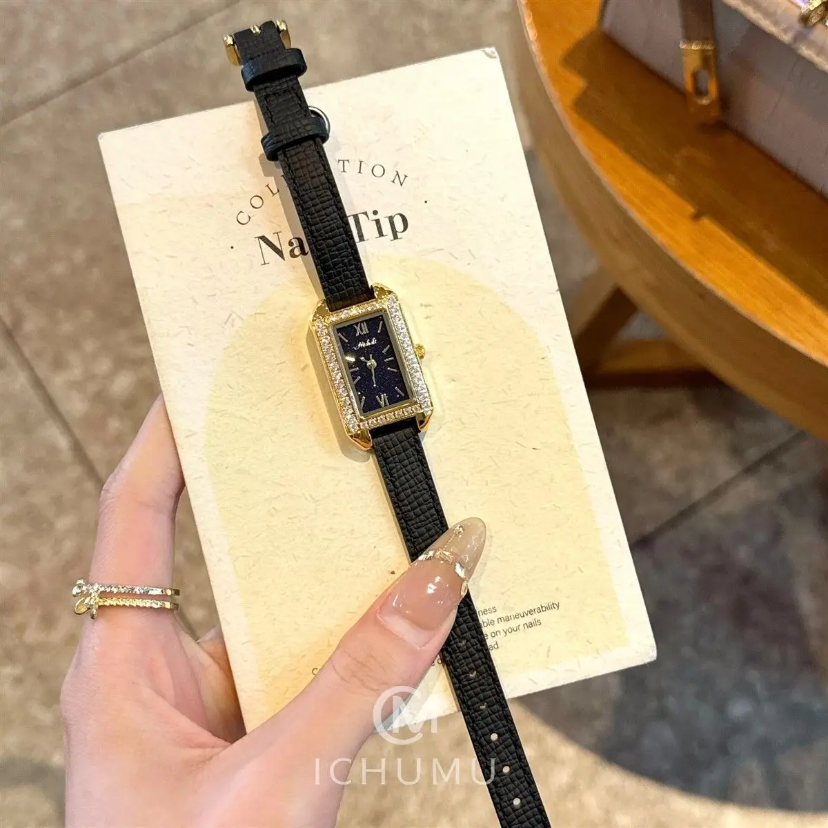 ساعة نسائية أنيقة ساعة نسائية راقية السماء المرصعة بالنجوم ريترو موضة مربعة صغيرة ساعة مربعة 2025 نمط جديد ساعة مختارة