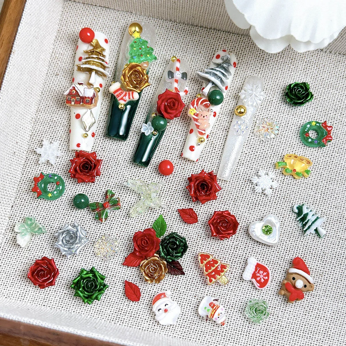 Boîte aveugle créative série de noël, breloques pour ongles en résine, dessin animé 3D, père noël, bonhomme de neige, cravate, boule de cristal, décorations pour Nail Art, DIY