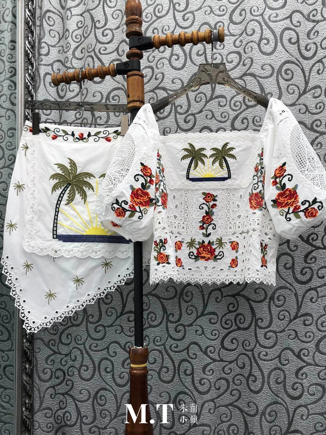 

Milan Small Town South Oil Holiday Style Embroidered Square Collar Bubble Sleeve Top Skirt Set Irregular Short Cotton Suit