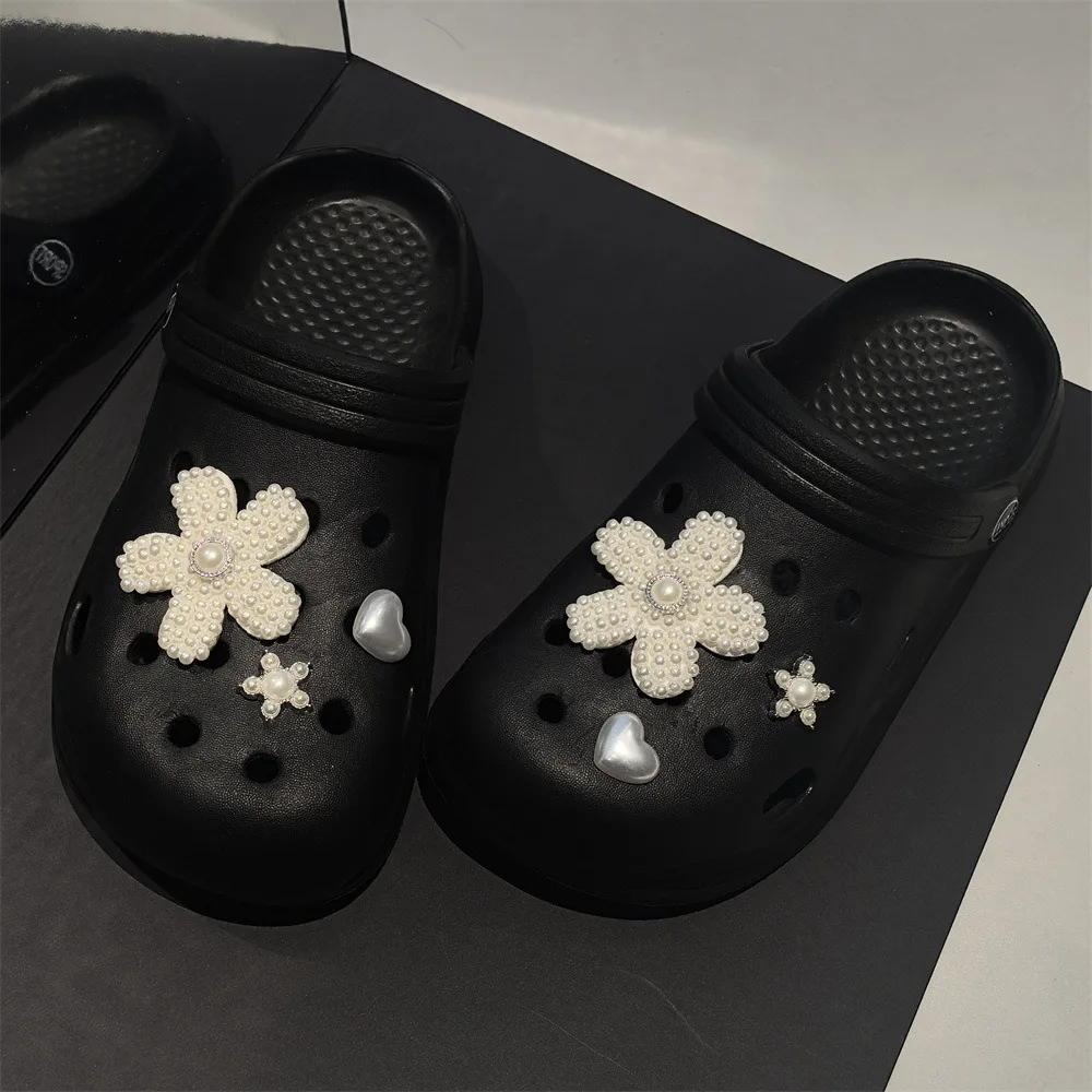 Perlenblumen-Schuhcharms-Set, Schwarz-Weiße Blumendekorationen mit Schleife & Strass, Elegante Schuhzubehörteile für Crocs Clogs – Detail 15