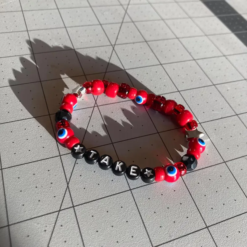 Y2K مجموعة أساور كاندي مصنوعة يدويًا بحروف مخصصة على شكل عين الشر - نمط غسيل الفم العصري |   الموضة والحماية
