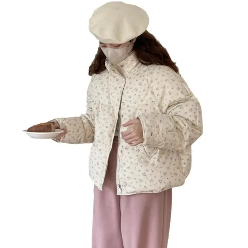 اقتصاص سترة منتفخة المرأة الأزهار طباعة معطف شتوي قصير لطيف الوقوف طوق مبطن سترة الحلو المؤنث نمط القطن مبطن