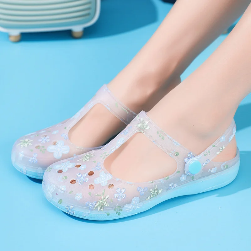 2024 Lightweight and Anti Slip Summer Hole Shoes for Women Flat Bottom Cool Outdoor Baotou Large Size Jelly Beach Shoes