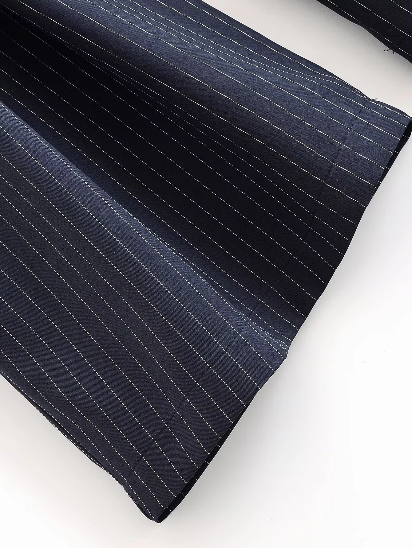 ملابس نسائية جديدة لخريف 2025 سراويل عصرية أوروبية وأمريكية غير رسمية بقصة ضيقة مخططة بأرجل واسعة