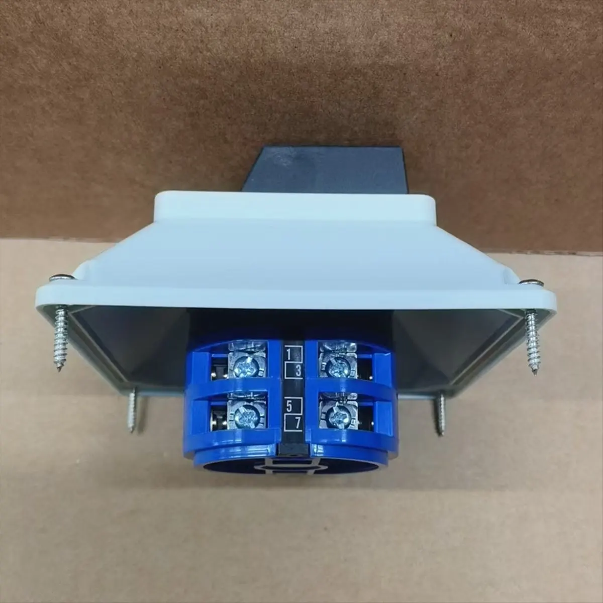 A64I SZW26/LW26-32 32A 3-позиционный 2-фазный автоматический универсальный переключатель с поворотной ручкой и водонепроницаемым корпусом.