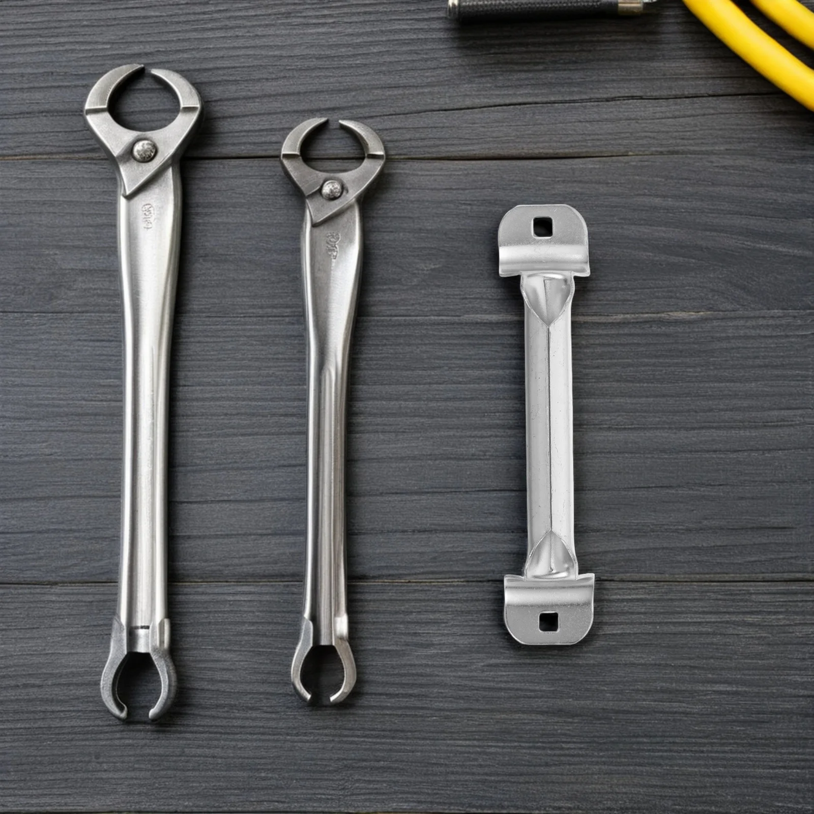 

2Pcs Garage Door Manual Lift Handle Heavy Duty Metal Construction Rust Resistant Ergonomic Design for Roller Shutter Shed Barn