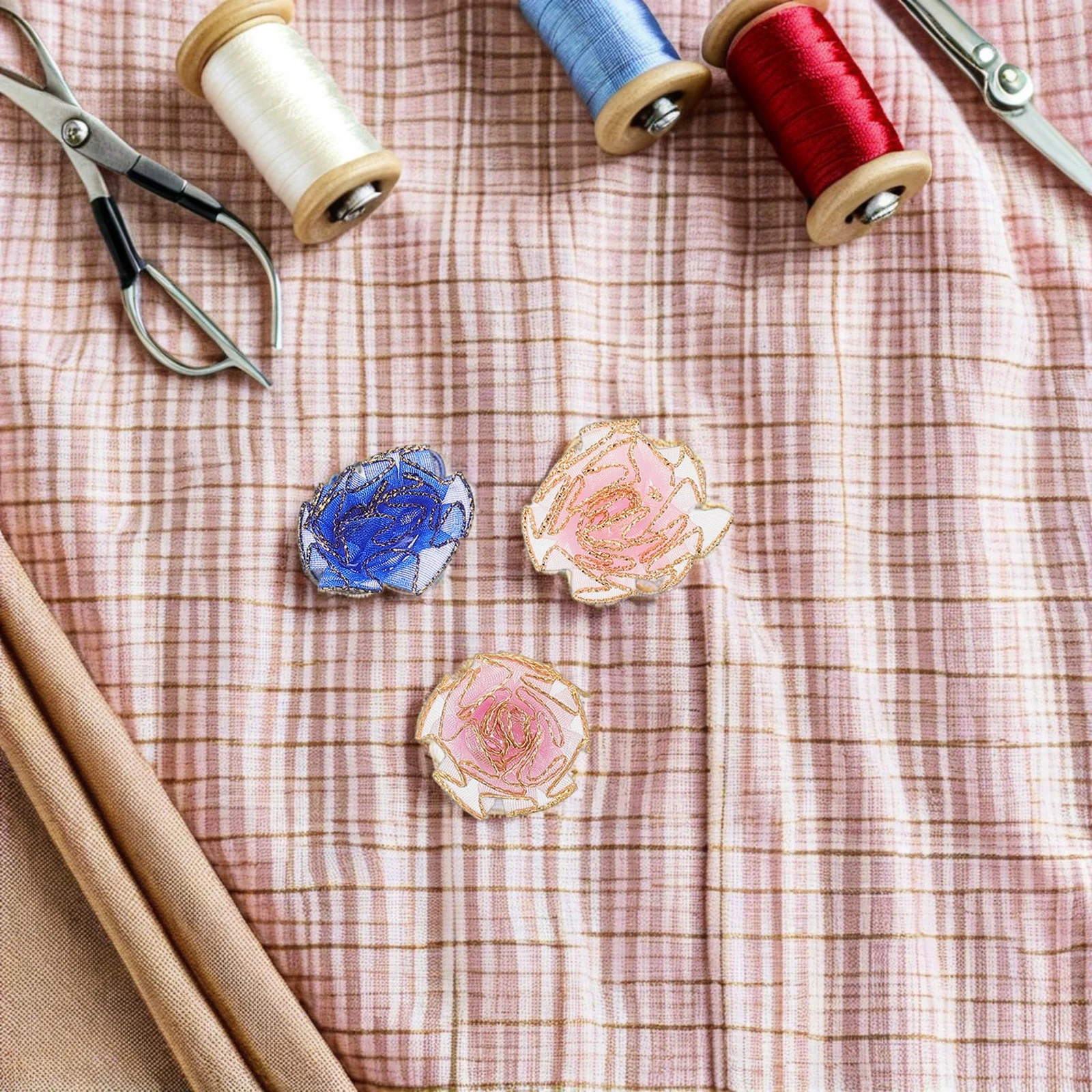 150 قطعة من رؤوس قرنفل الزهور المزخرفة، زينة مطرزة بالزهور الاصطناعية، زخرفة محاكاة شبكية وهمية