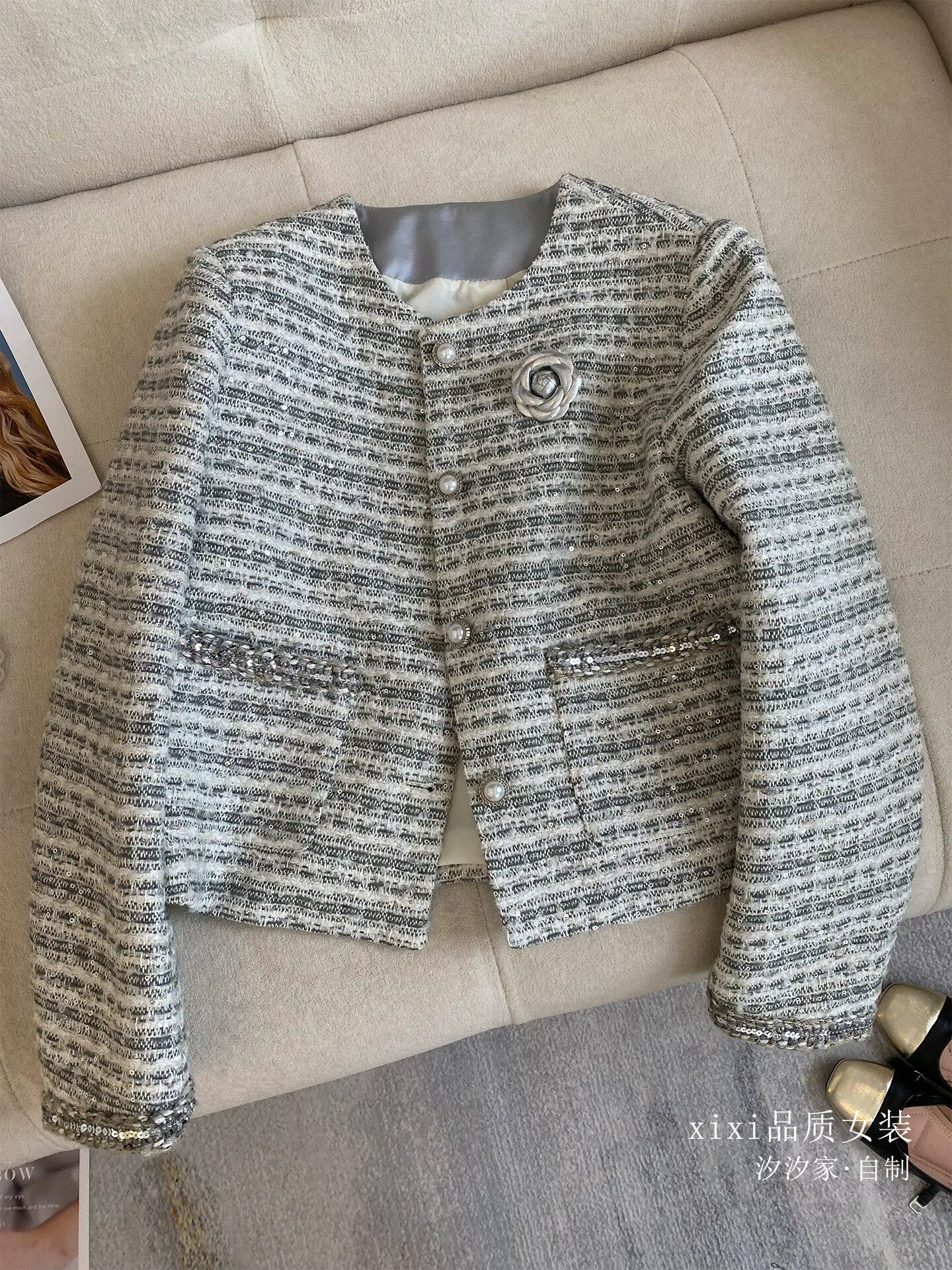 New gray Coarse woolen coat, high-end gold sequin temperament striped short top